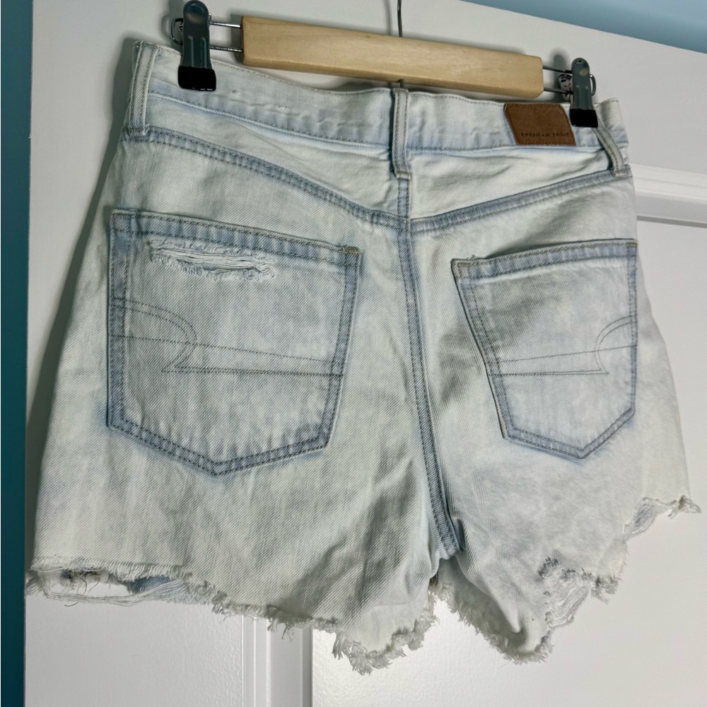 🍓6/$15🍓 American Eagle Light Wash Distressed Denim Shorts Size 4 - Picture 5 of 5